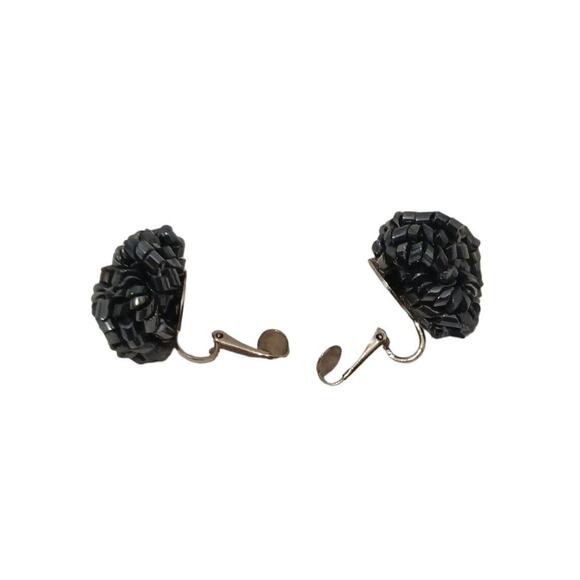 VNT Black Bugle Glass Beads Cluster Clip-On Earrings Seeded Retro Prom Wedding - Picture 6 of 7